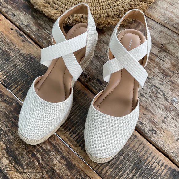 New Easy Spirit beige shoes,8 1/2. - Picture 1 of 11